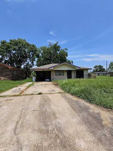 2190 Bourbon St., Beaumont, TX 77705