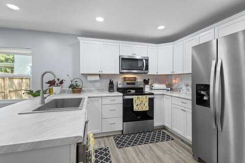 1667 28th Avenue, Columbus, NE 68601