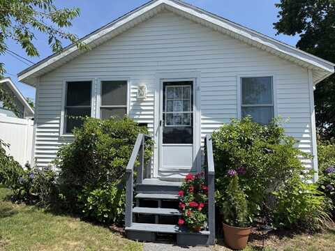 8 Woodland Circle, Wareham, MA 02571