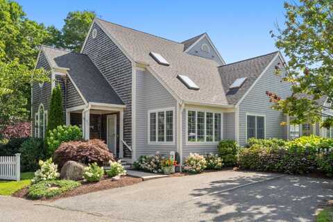 71 Blue Spruce Way, Mashpee, MA 02649