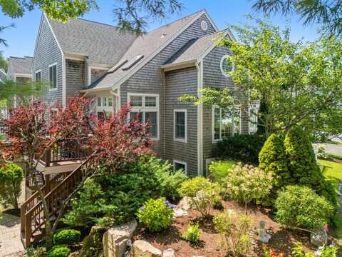 71 Blue Spruce Way, Mashpee, MA 02649