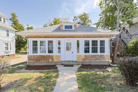 32 Pearl Street, Hyannis, MA 02601