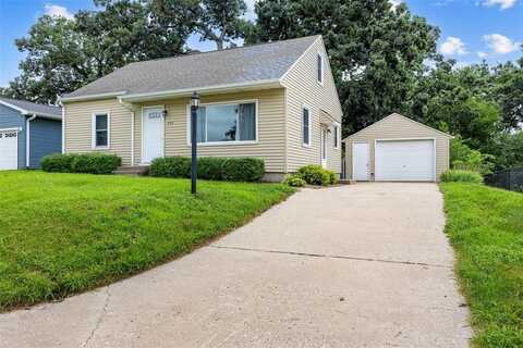 745 Park Court, Hiawatha, IA 52233