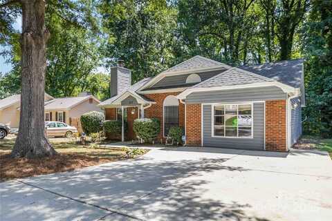 621 Pennwood Lane, Charlotte, NC 28215