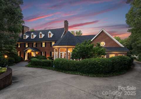 240 21st Avenue Drive NW, Hickory, NC 28601