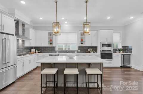 5052 Lesleewood Court, Charlotte, NC 28226