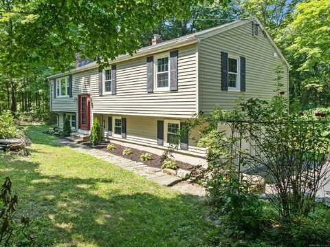 59 Oriole Circle, Guilford, CT 06437