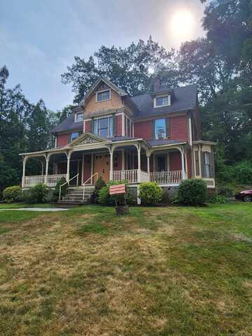 15 Hillside Place, New Britain, CT 06051