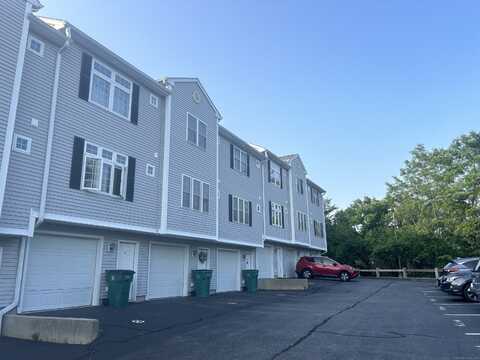 8 Paddock Lane, Norwich, CT 06360
