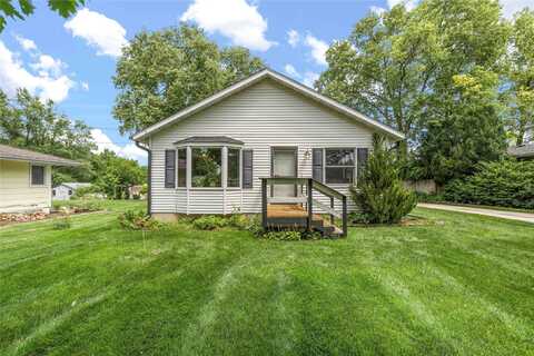612 N J Street, Indianola, IA 50125