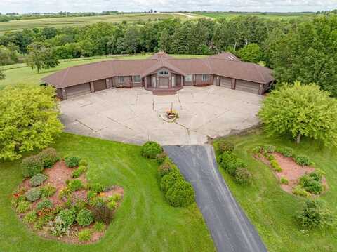 2218 N John Wayne Drive, Winterset, IA 50273