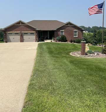 17619 Alan Jackson, Dubuque, IA 52002