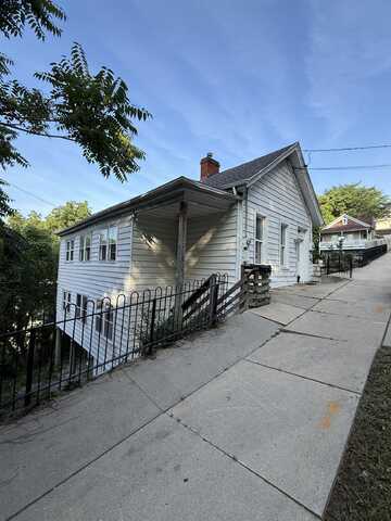 1805 Madison, Dubuque, IA 52001