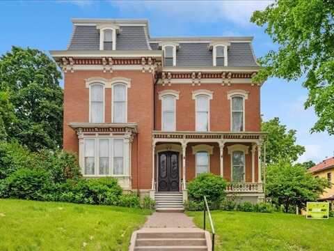 563 W 11th, Dubuque, IA 52001