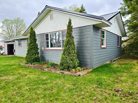 406 W W Ave C, Newberry, MI 49868