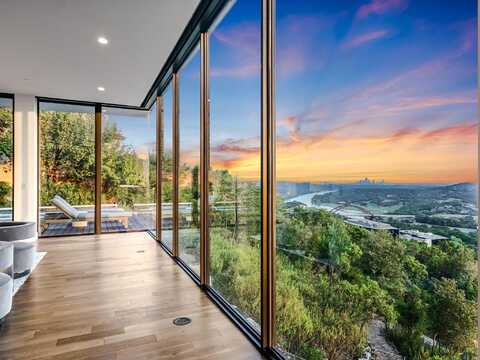 6607 W Courtyard DR, Austin, TX 78730