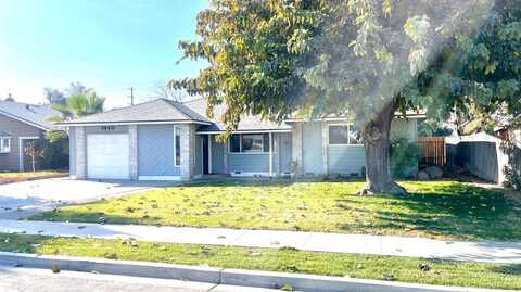 1940 Woodridge Way, Hanford, CA 93230