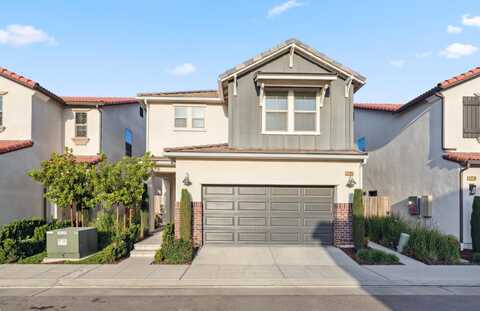 2784 Sophie Drive N, Fresno, CA 93727