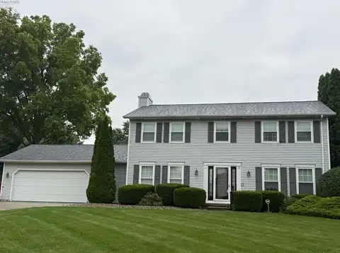 10 Meadowbrook Lane, Fremont, OH 43420