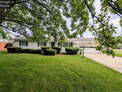 123 E 10th (Tenth) Street, Port Clinton, OH 43452