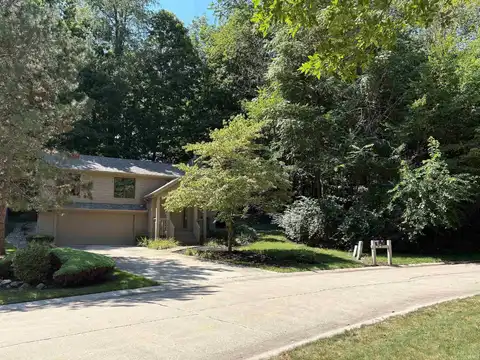 1621 N Little River Court, Huntington, IN 46750