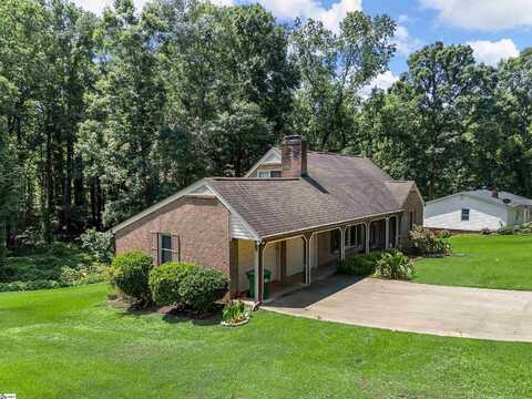 121 E Brookwood Lane, Cowpens, SC 29330