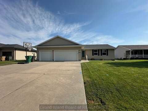 4075 Lillie Dr, Grand Island, NE 68803