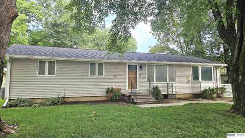 820 W 15th Street, Wahoo, NE 68066