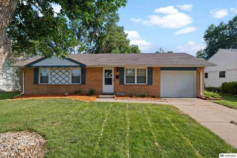 13473 Oak Street, Omaha, NE 68144