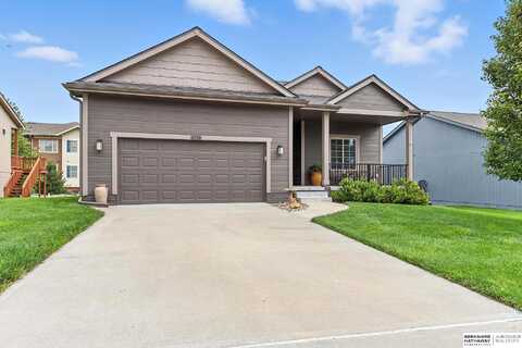 6626 Michael Circle, Papillion, NE 68133