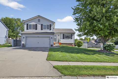 824 Clearwater Drive, Papillion, NE 68046