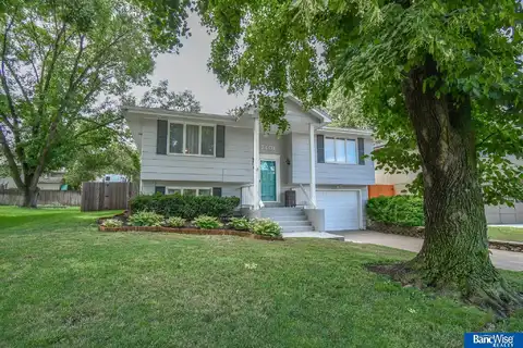 7401 Greenwood Court, Lincoln, NE 68507