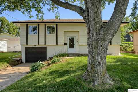 7605 Valley Road, La Vista, NE 68128