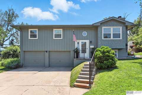 603 Cedardale Road, Papillion, NE 68046