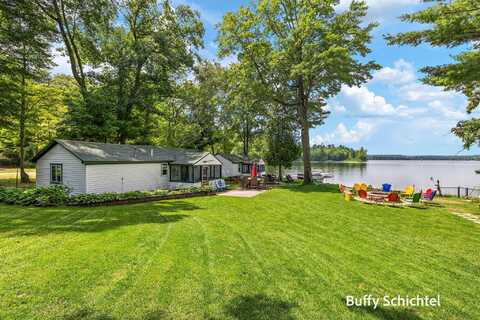 10765 Nichols Road, Holton, MI 49425