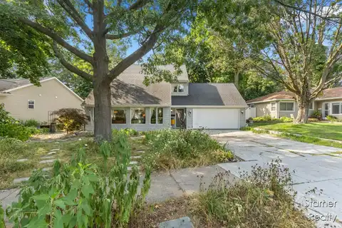 1295 Cambridge Drive SE, Grand Rapids, MI 49506