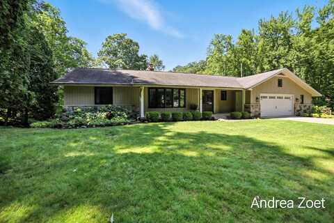 8300 Arapaho Trail SE, Alto, MI 49302