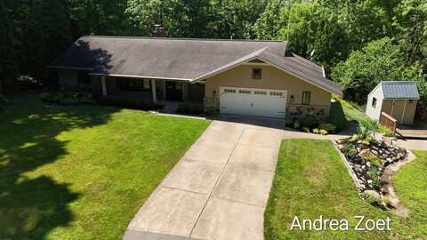 8300 Arapaho Trail SE, Alto, MI 49302