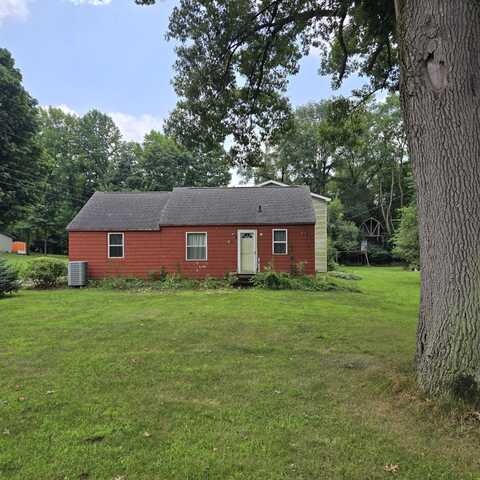 801 Terre Coupe Street, Buchanan, MI 49107