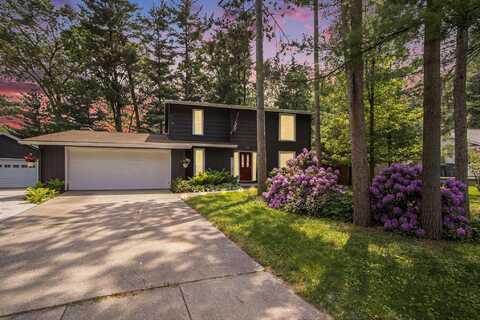 442 Pinewood Circle, Portage, MI 49002