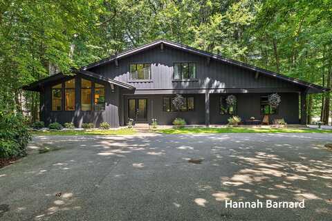 1526 Middlebrook Drive, Norton Shores, MI 49441
