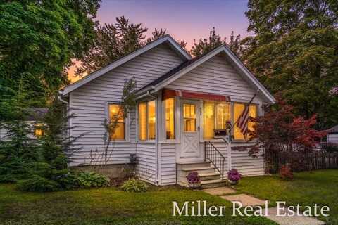 602 E Clinton Street, Hastings, MI 49058