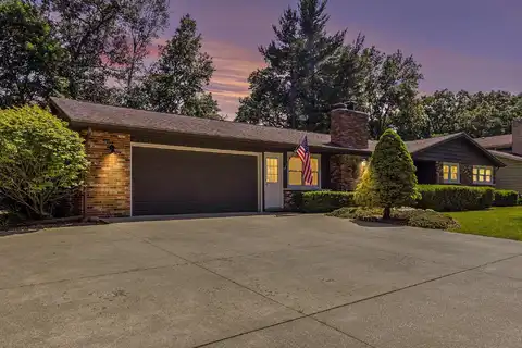2111 Ridgefield Road, Portage, MI 49024