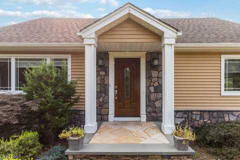 451 Russell Ave, Wyckoff, NJ 07481