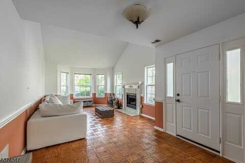 328 Lunar Rd, Piscataway, NJ 08854