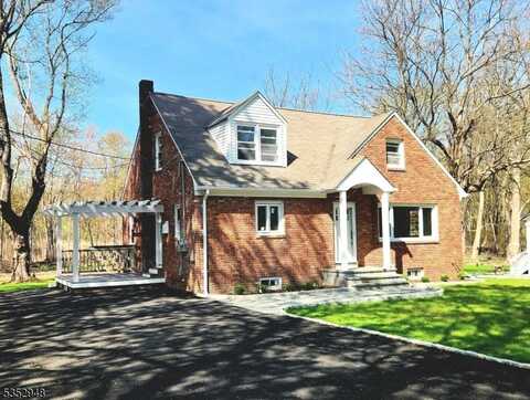 52 Bellows Ln, Montville, NJ 07082