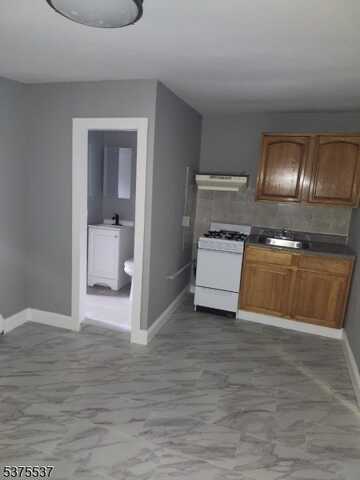 817 Summer Ave, Newark, NJ 07104