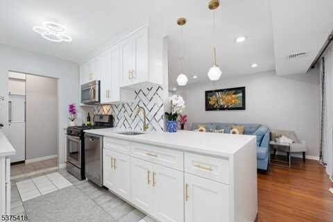 458 River Rd, Nutley, NJ 07110