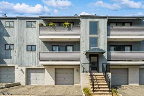 3 Domessina Ln, Caldwell, NJ 07006