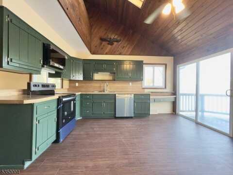 53 W Shore Trl, Hardyston, NJ 07460